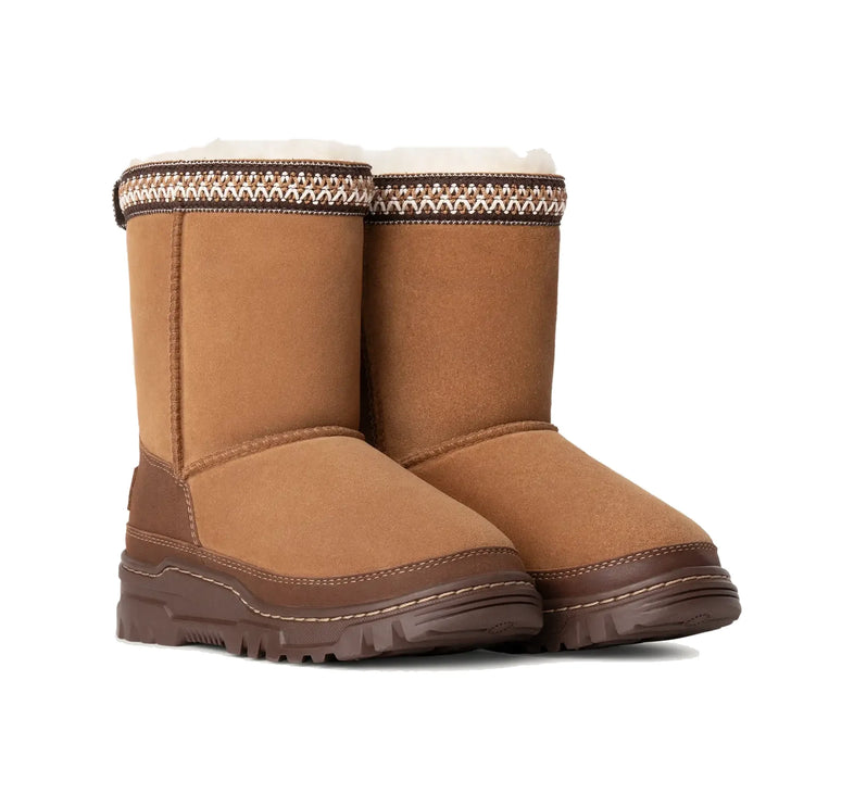 UGG Big Kid's Classic Short TrailGazer Boot Chestnut