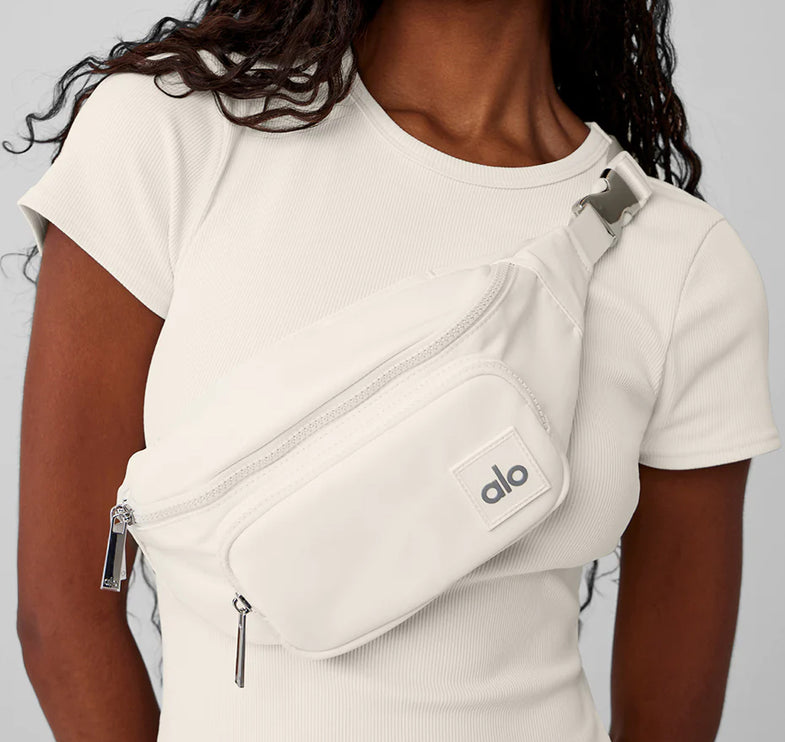 Alo Yoga Alosoft 1/2 Zip Rapid Pullover Top in White, Size: XS
