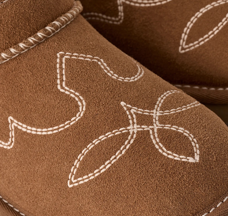 UGG Big Kids' Classic Ultra Mini Western Chestnut