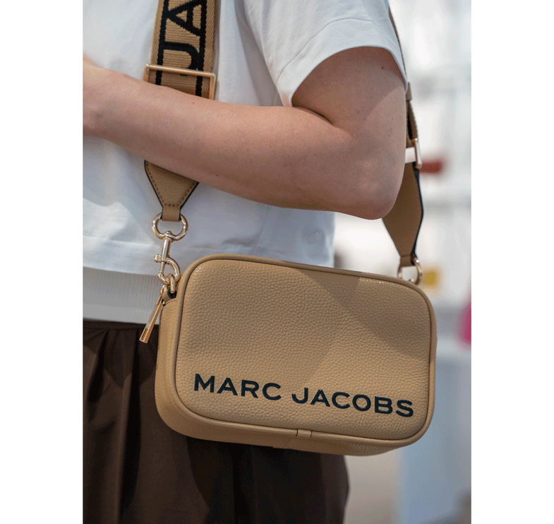 Marc Jacobs Women's Flash Leather Crossbody Bag Iced Coffee