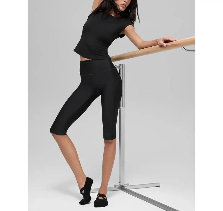alo Women's 16'' High-Waist Airlift Capri Black