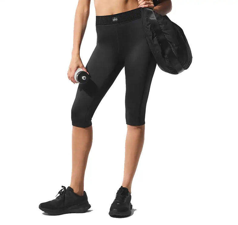 alo Women's Airlift High-Waist Line Up Capri Black