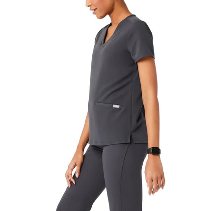 FIGS Women's Casma Three Pocket Scrub Top Charcoal