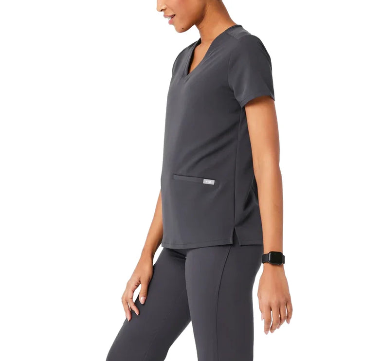 FIGS Women's Casma Three Pocket Scrub Top Charcoal