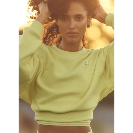 alo Women's Cropped Accolade Crewneck Sunshine