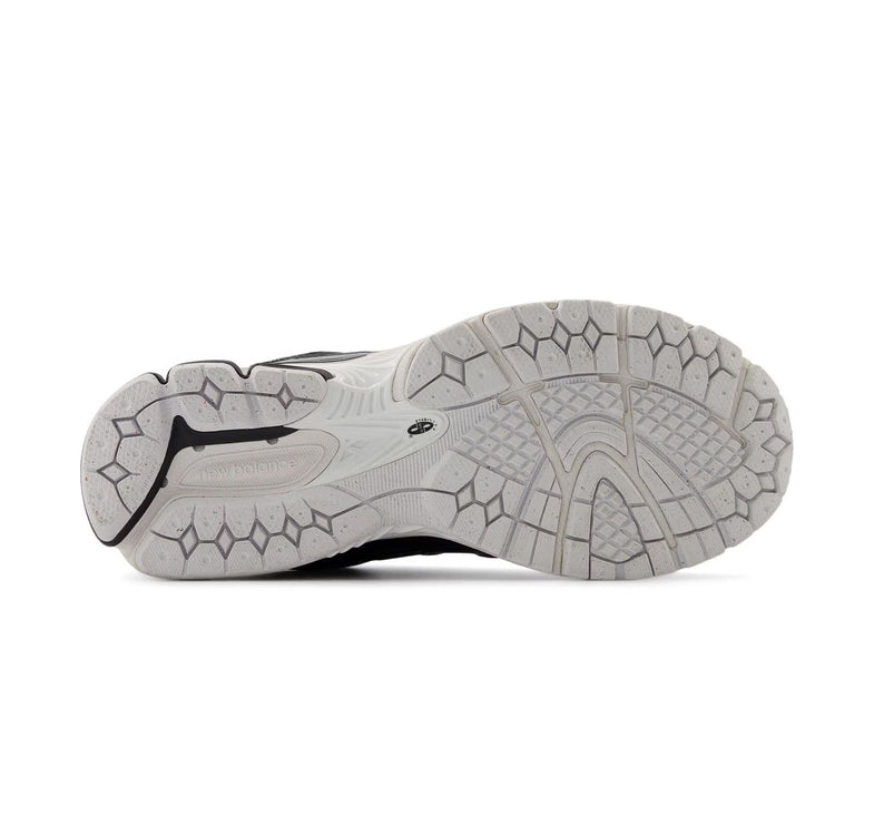 New Balance 2002R Leather Pack Black U2002RD