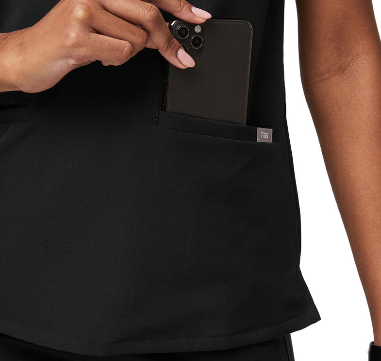 FIGS Women's Casma Three Pocket Scrub Top Black