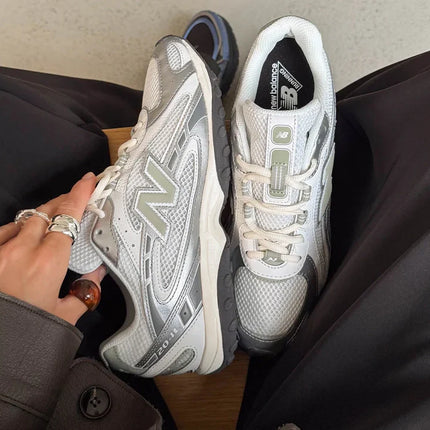 New Balance 204L Silver Metallic with Garter Snake U204LSWB - Hafta Sonuna Özel Fiyat