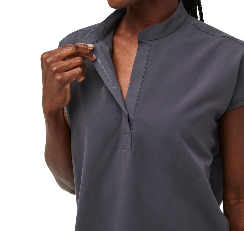 FIGS Women's Rafaela Oversized Scrub Top Charcoal