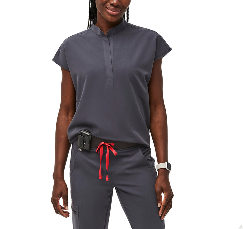 FIGS Women's Rafaela Oversized Scrub Top Charcoal