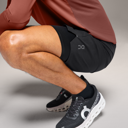 On Cloud Men's Performance Hybrid Short 1 M Black