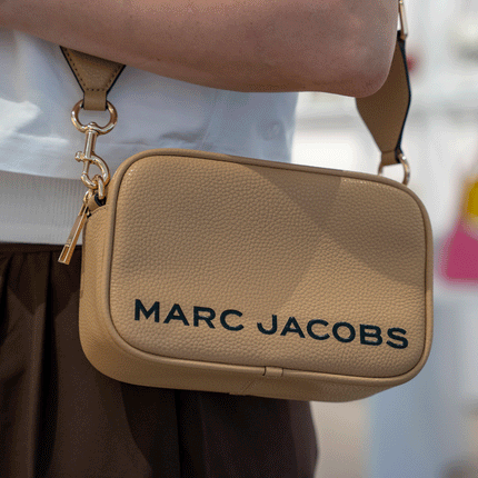 Marc Jacobs Women's Flash Leather Crossbody Bag Iced Coffee