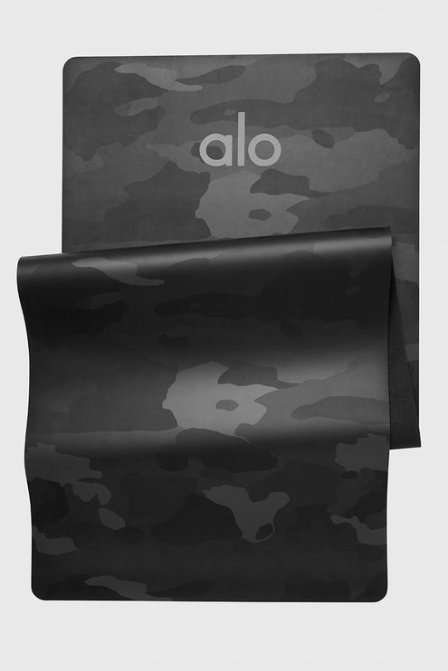 alo Women's Camo Warrior Mat - Black Camouflage