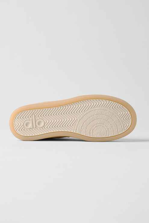 alo Shoes Alo Recovery Mode Sneaker - Clay