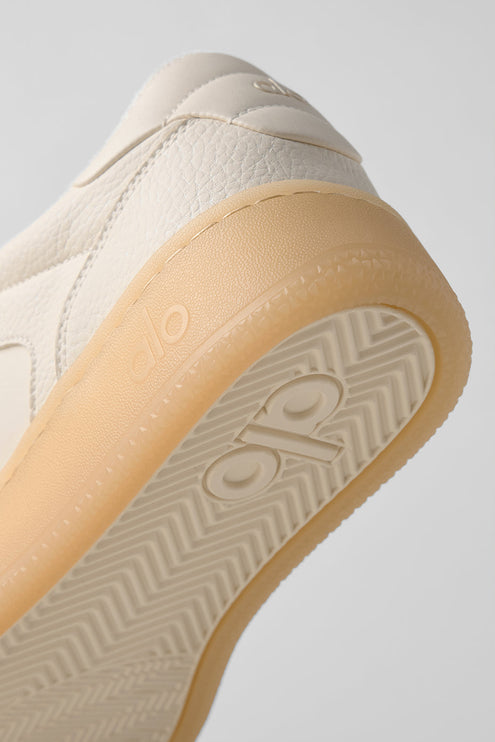 alo Shoes Alo Recovery Mode Sneaker - Clay