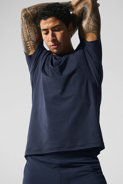 alo Men's Conquer Reform Crewneck Short Sleeve - Navy