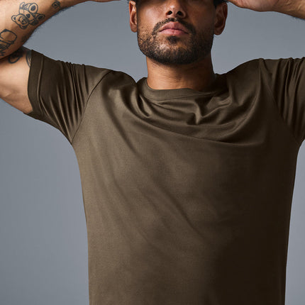 alo Men's Conquer Reform Crewneck Short Sleeve - Espresso