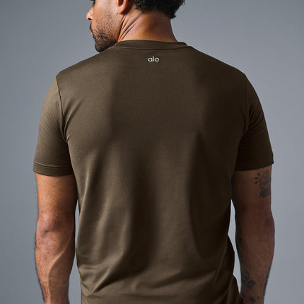 alo Men's Conquer Reform Crewneck Short Sleeve - Espresso