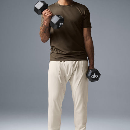 alo Men's Conquer Reform Crewneck Short Sleeve - Espresso