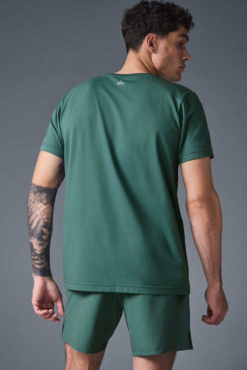 alo Men's Conquer Reform Crewneck Short Sleeve - Winter Ivy