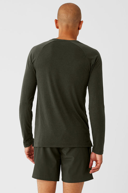 alo Men's Triumph Long Sleeve Tee - Stealth Green