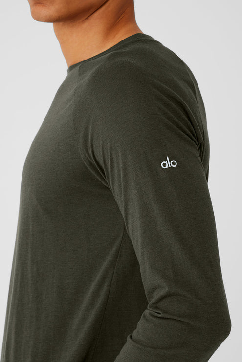 alo Men's Triumph Long Sleeve Tee - Stealth Green