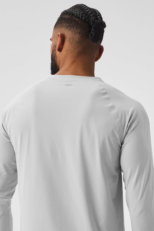alo Men's Idol Long Sleeve Performance Tee - Titanium