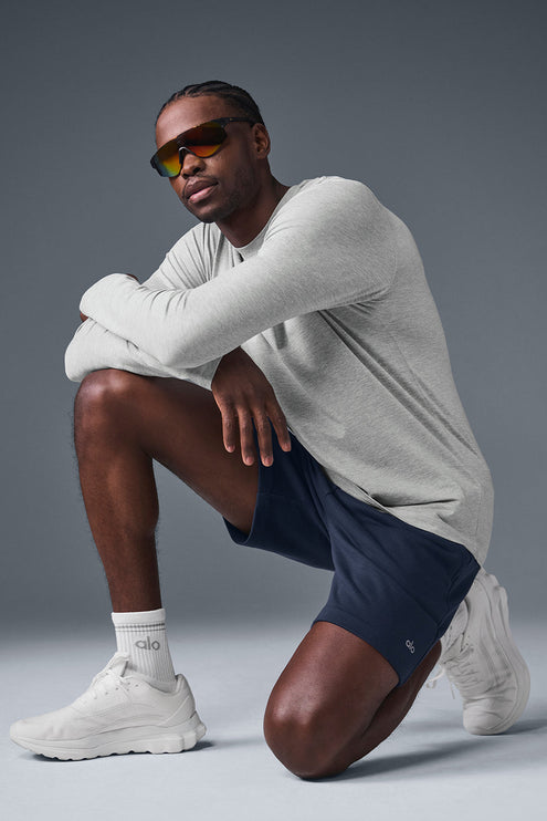 alo Men's Conquer Reform Crewneck Long Sleeve - Athletic Heather Grey