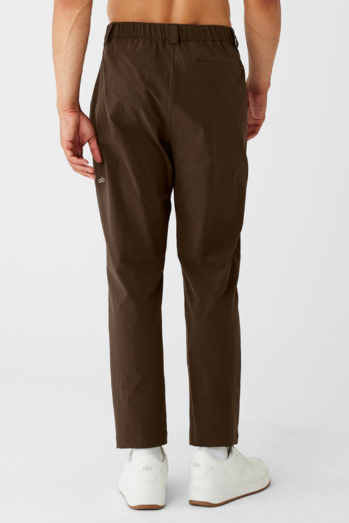 alo Men's Co-Op Cropped Tech Trouser - Espresso