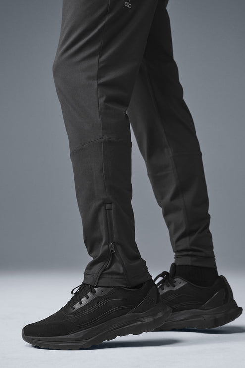 alo Men's Conquer React Performance Pant - Anthracite