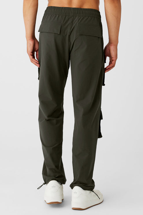 alo Men's Cargo Venture Pant - Stealth Green