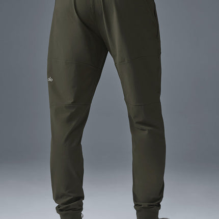 alo Men's Co-Op Pant - Stealth Green