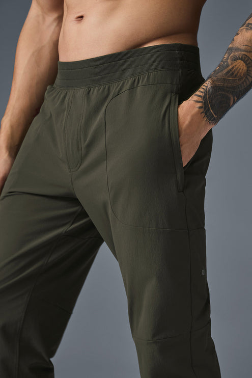 alo Men's Co-Op Pant - Stealth Green