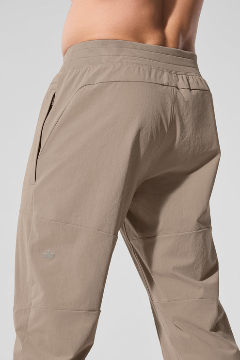alo Men's Co-Op Pant - Gravel