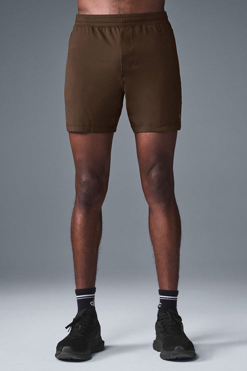 alo Men's 7" Conquer React Performance Short - Espresso