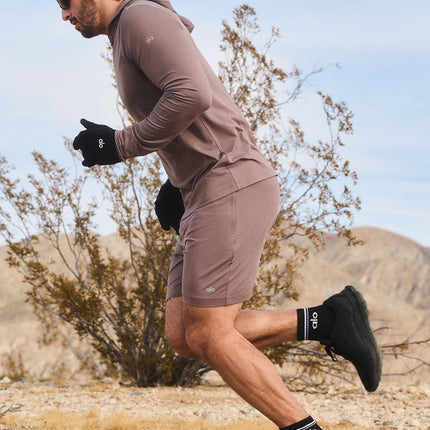 alo Men's 7" Conquer React Performance Short - Mushroom