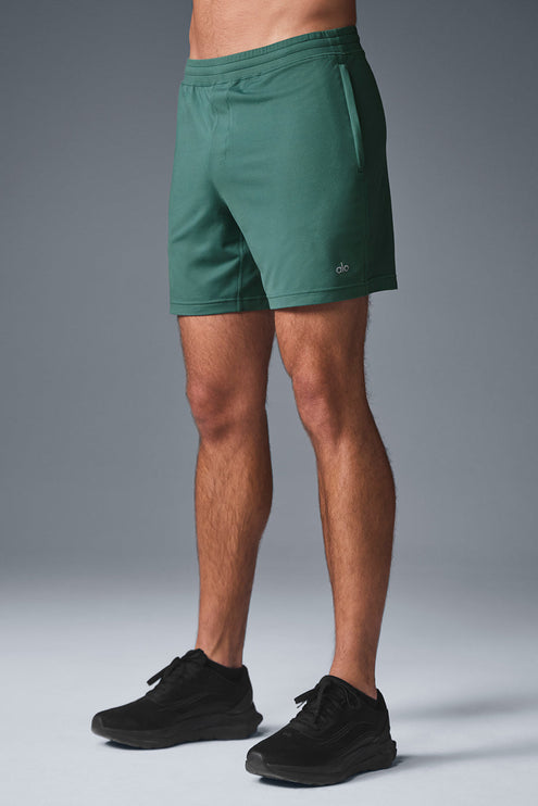 alo Men's 7" Conquer React Performance Short - Winter Ivy