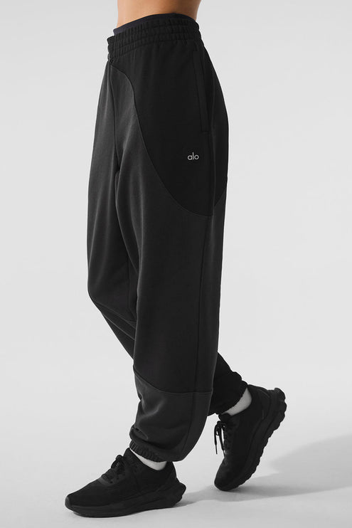alo Women's Make Waves Sweatpant - Vintage Black Tonal - Hemen Kargoda