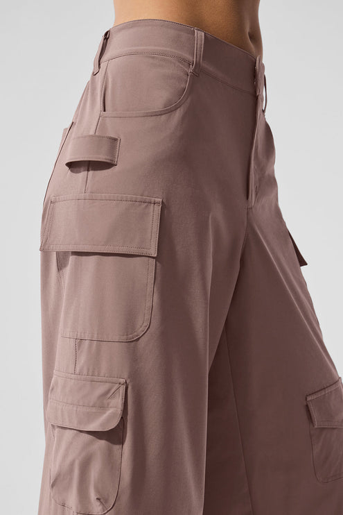 alo Women's Workwear Cargo Pant - Mushroom
