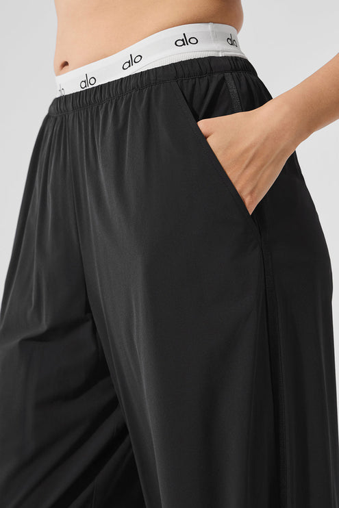 alo Women's Breezy Wide Leg Pant (Long) - Black