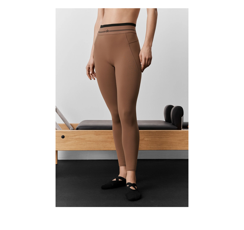 alo Women's Airbrush High-Waist 7/8 Better Together Legging Sun Kissed Brown/Black