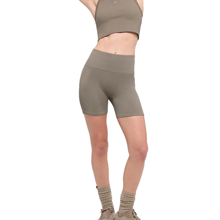 alo Women's 5" Seamless Ribbed Favorite Short Light Cocoa