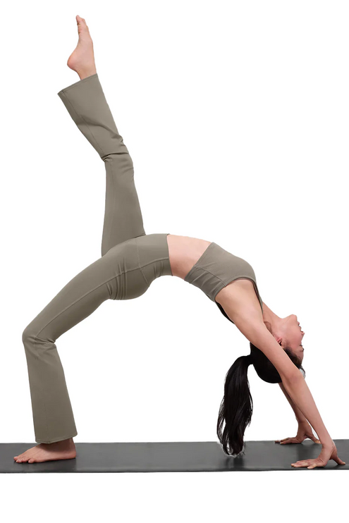 alo Women's Airbrush High-Waist 7/8 Bootcut Legging Light Cocoa