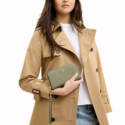 Coach Women's Long Zip Around Wallet In Signature Leather Gold/Pistachio