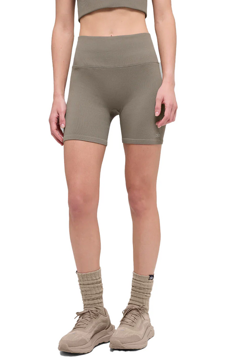alo Women's 5" Seamless Ribbed Favorite Short Light Cocoa