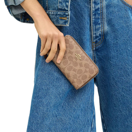 Coach Women's Medium Id Zip Wallet In Signature Canvas Gold/Tan/Brown