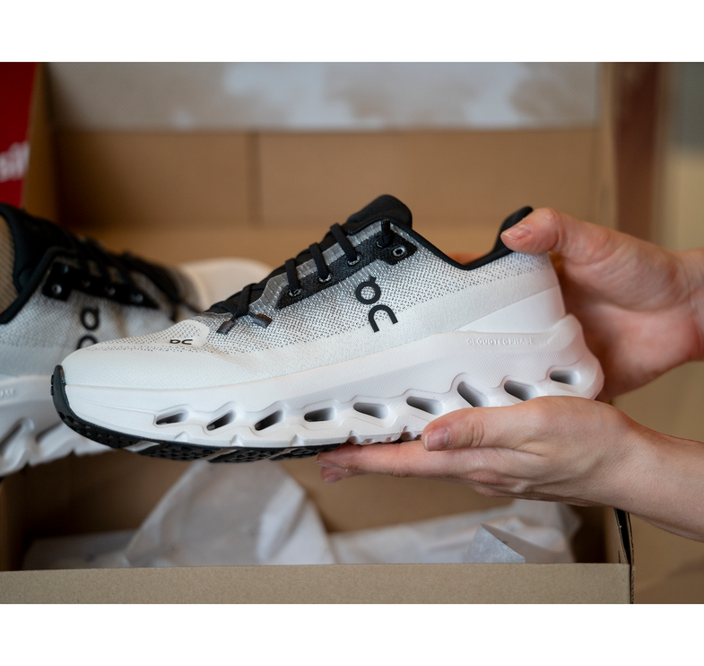 ON Women's Cloudtilt Black/Ivory