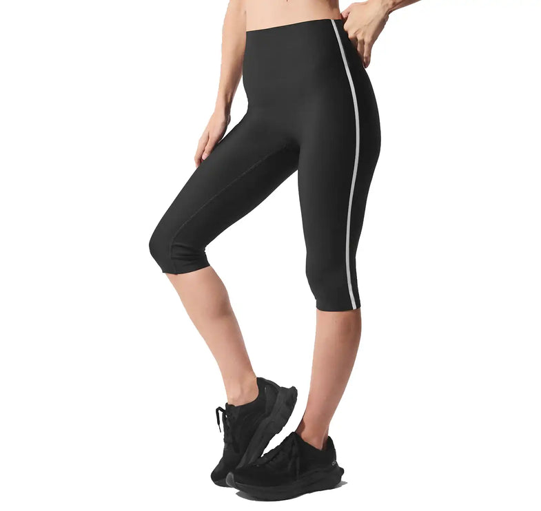 alo Women's Airlift High-Waist Super Sleek Contrast Capri Black/White