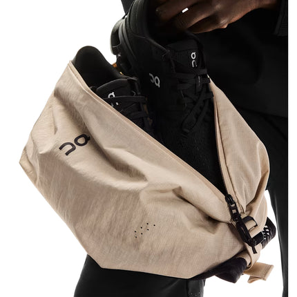 ON Sling Pack 9L Sand/Black