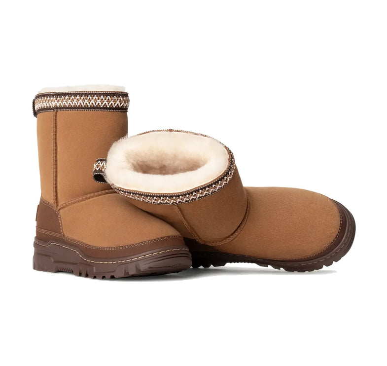 UGG Big Kid's Classic Short TrailGazer Boot Chestnut